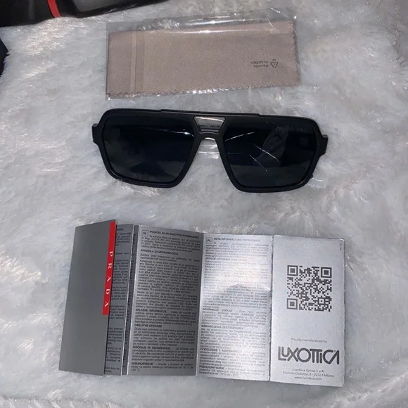 Prada SunglassesauthenticUnisexblackNever worn!!!